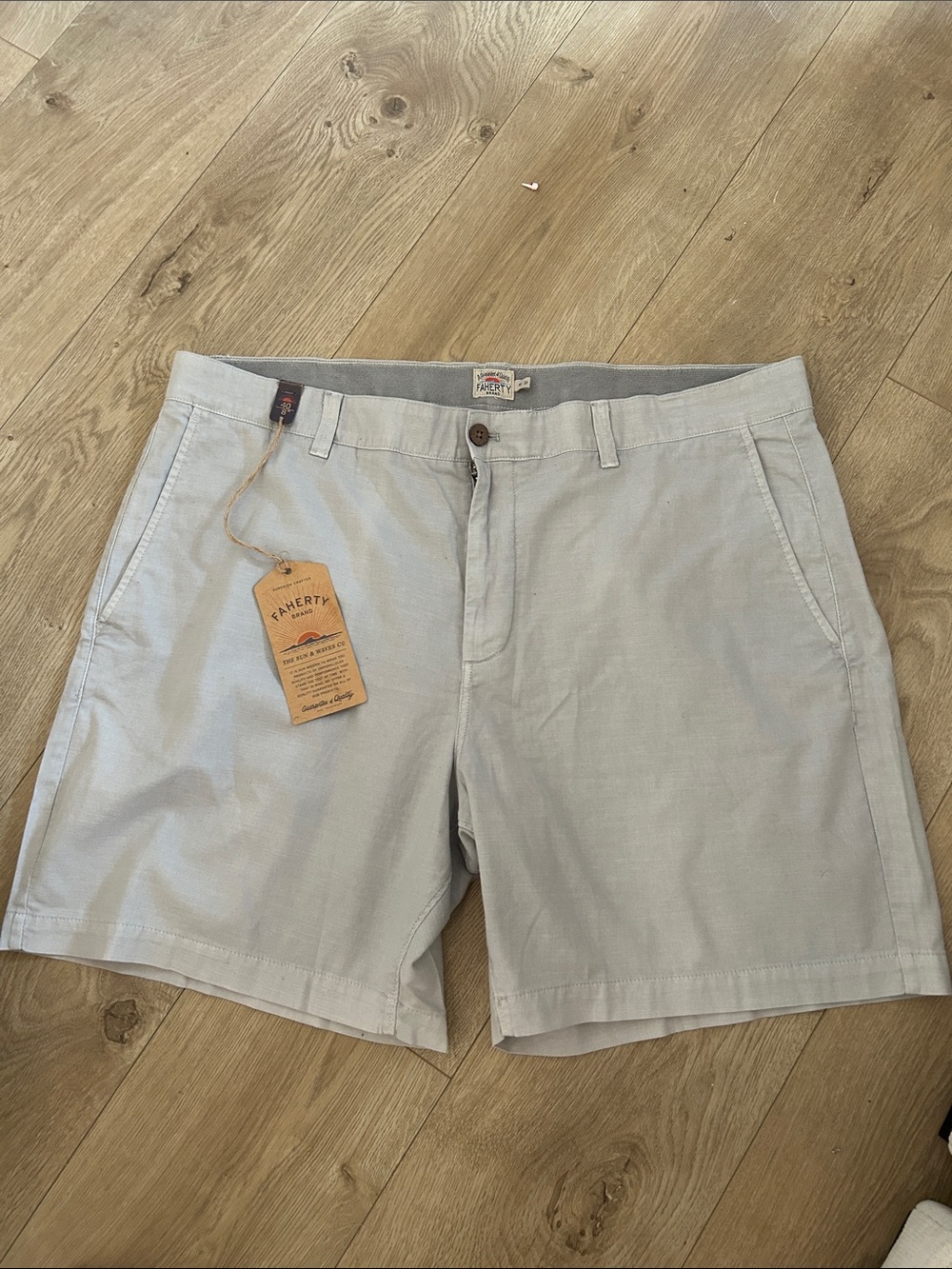 Faherty Men's Essential Chino 8" Shorts, Khaki Beige, Size 40, NEW NWT